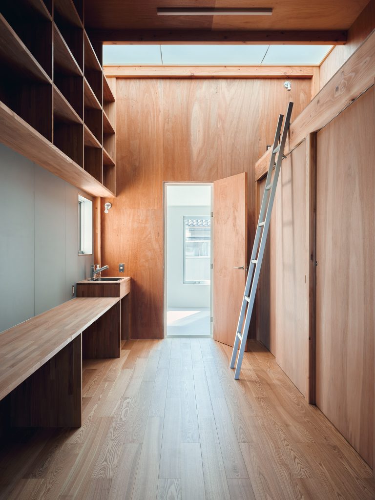 Interior of O-Studio with soft natural light, timber walls, and a quiet workspace atmosphere.