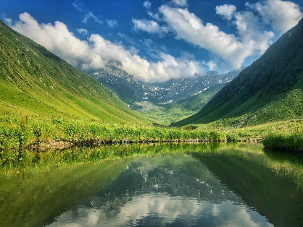Juta, Georgia. Photo by Tamo Zhizhiashvili on Unsplash.
